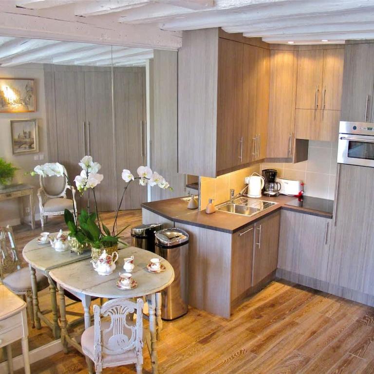 The Most Romantic Notre Dame with AC - Apartment - 13