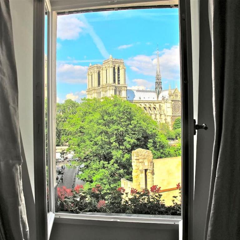 The Most Romantic Notre Dame with AC - Apartment - 18
