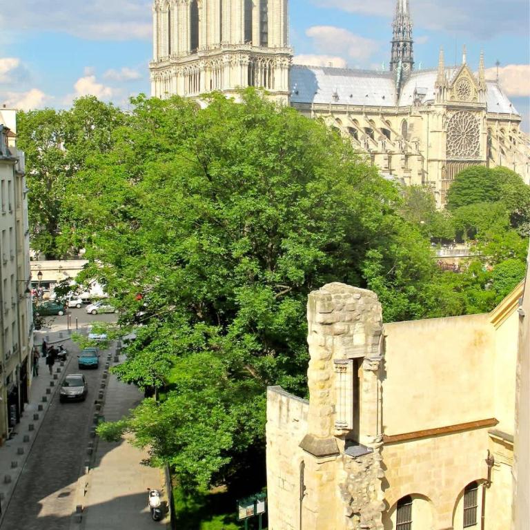 The Most Romantic Notre Dame with AC - Apartment - 16
