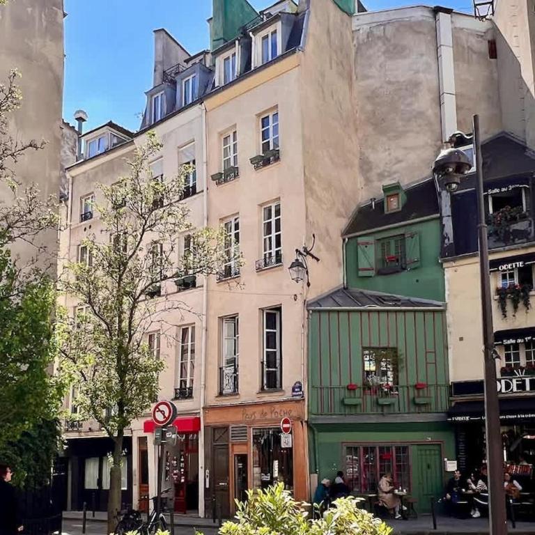 The Most Romantic Notre Dame with AC - Apartment - 23