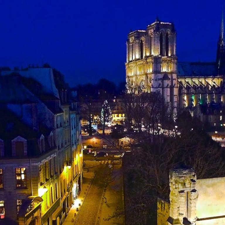 The Most Romantic Notre Dame with AC - Apartment - 22