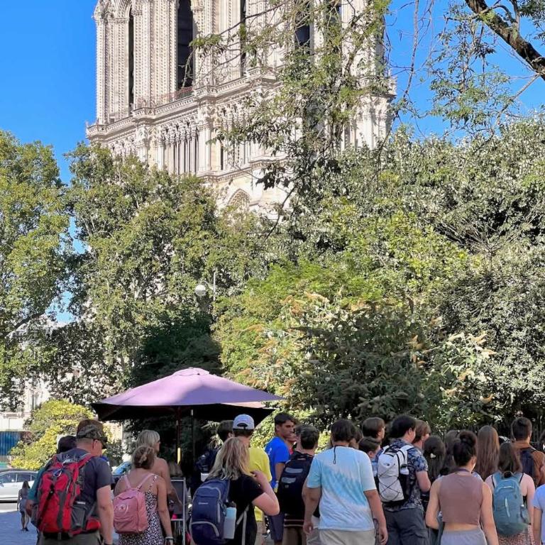 The Most Romantic Notre Dame with AC - Apartment - 31