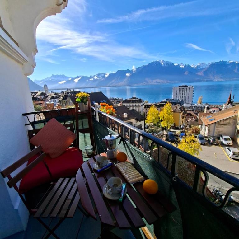 Inspiration room, lake, mountains, balcony in Montreux city center - Doppelzimmer mit Seeblick - 18
