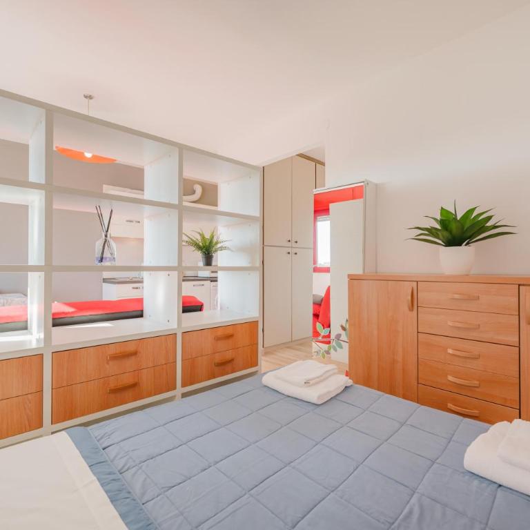 Cervino's Home - 20 min from Venice & Parking - One-Bedroom Deluxe Apartment - 9