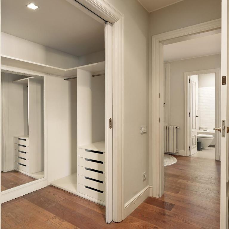 Enjoy Apartments Augustina's Grand Family Suite - Five-Bedroom Apartment - 7