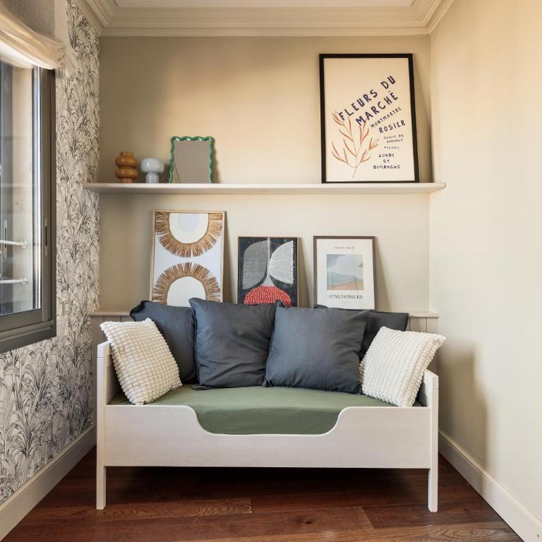 Enjoy Apartments Augustina's Grand Family Suite - Five-Bedroom Apartment - 17