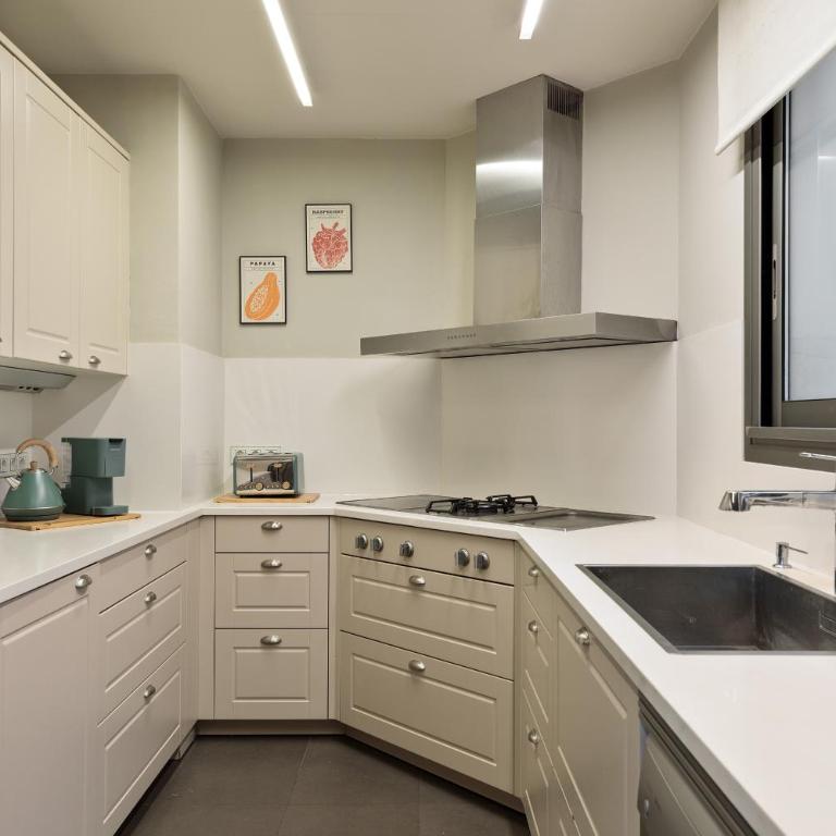 Enjoy Apartments Augustina's Grand Family Suite - Five-Bedroom Apartment - 27