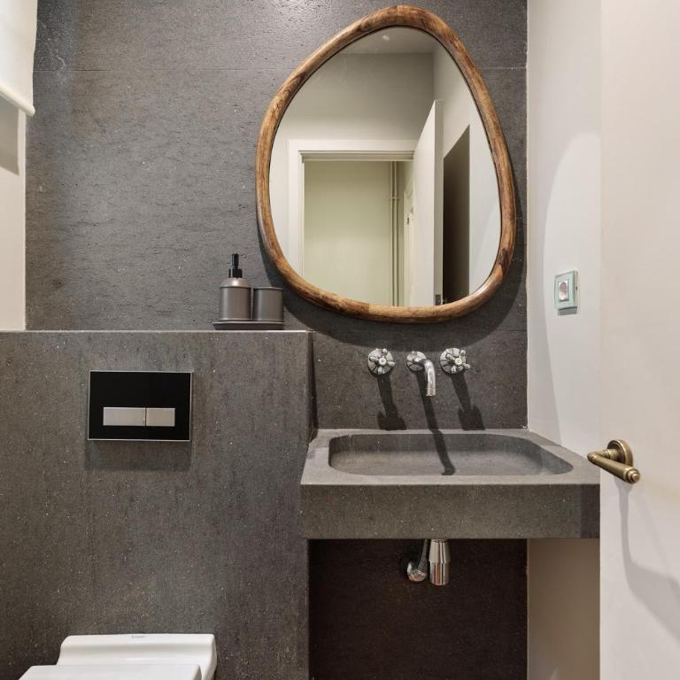 Enjoy Apartments Augustina's Grand Family Suite - Five-Bedroom Apartment - 31
