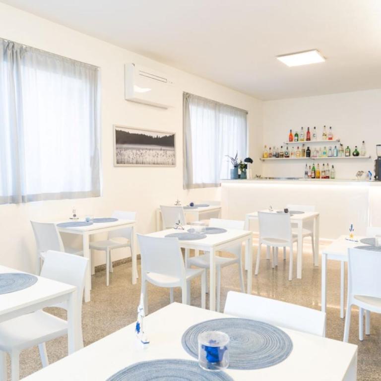 The Sea B&B Adult Guests Only - Budget Double Room - 4