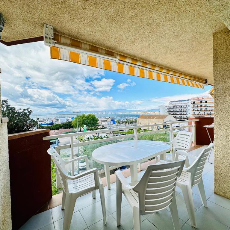 Global Immo 2217 Roc Mar 33B - One-Bedroom Apartment - 2