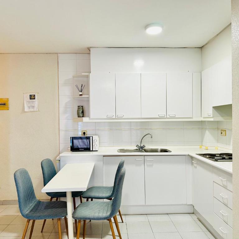 Global Immo 2217 Roc Mar 33B - One-Bedroom Apartment - 12