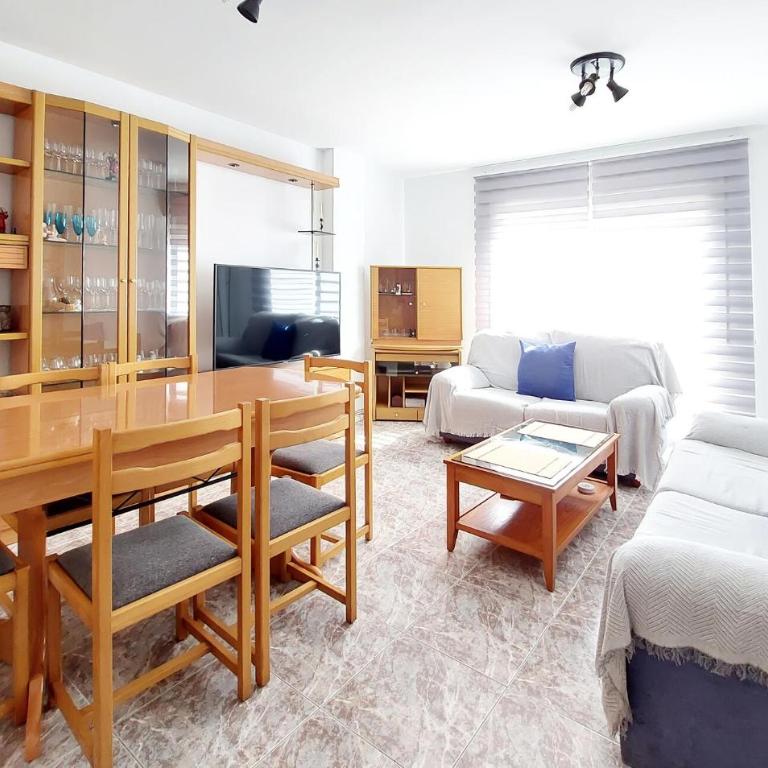 2 Bedroom Nice Apartment In Vinaroz - Apartamento de 2 dormitorios - 1