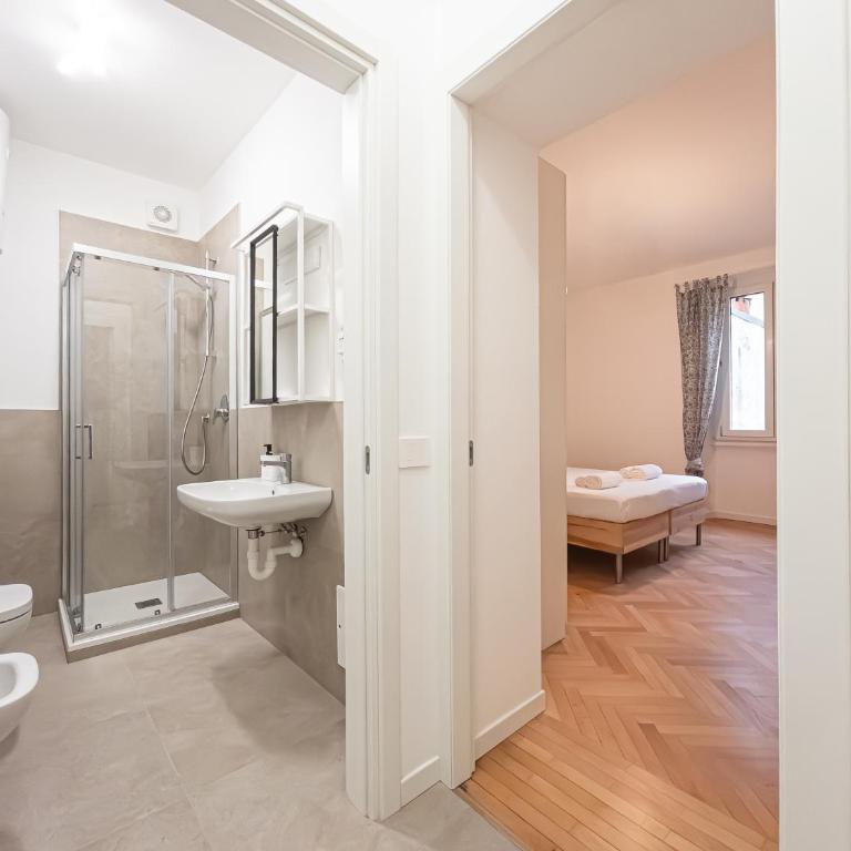 RRRapido Sant' Ambrogio Suites and Rooms - Via Olona - Camera Matrimoniale - 1
