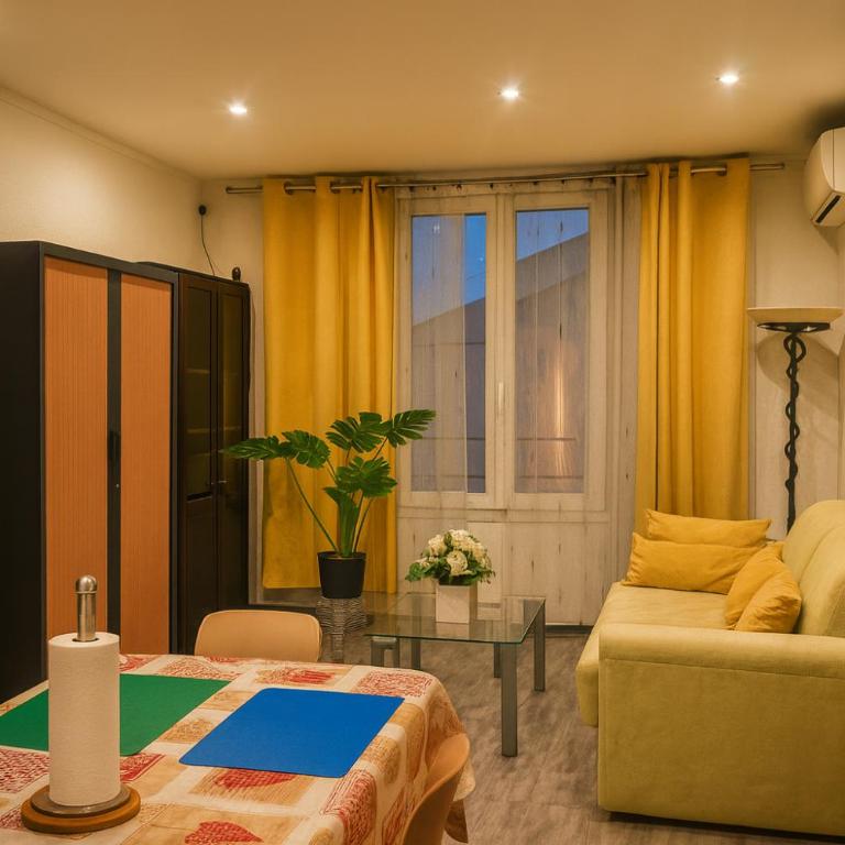 Hostel-Élisée-Perpignan - Lit Simple dans Dortoir pour Hommes avec Salle de Bains Commune - 1