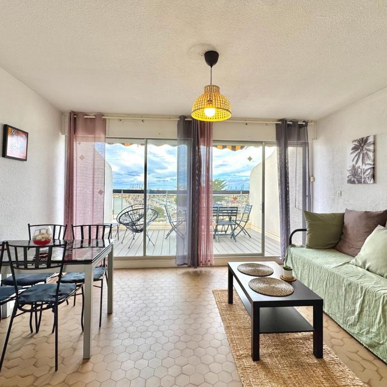 Le Pasadéo, Vue port & mer, 5 minutes de la plage - One-Bedroom Apartment with Balcony and Sea View - 6