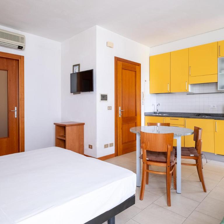 Eurobeach Residence - Studio with Balcony and Front Sea View - 7