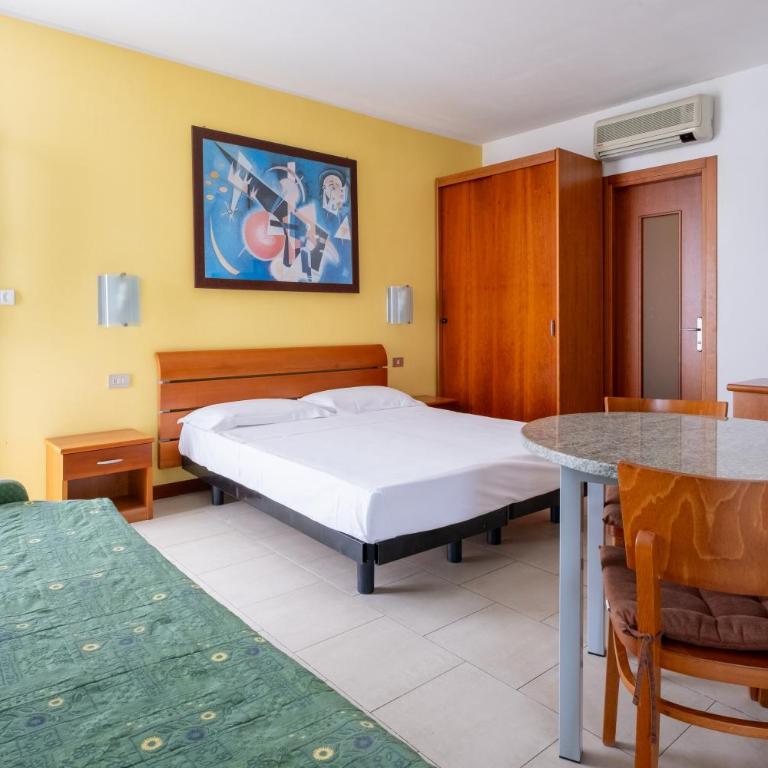 Eurobeach Residence - Studio with Balcony and Front Sea View - 6