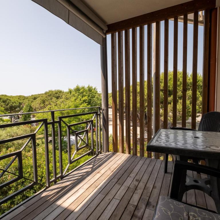 Eurobeach Residence - Studio with Balcony and Front Sea View - 10