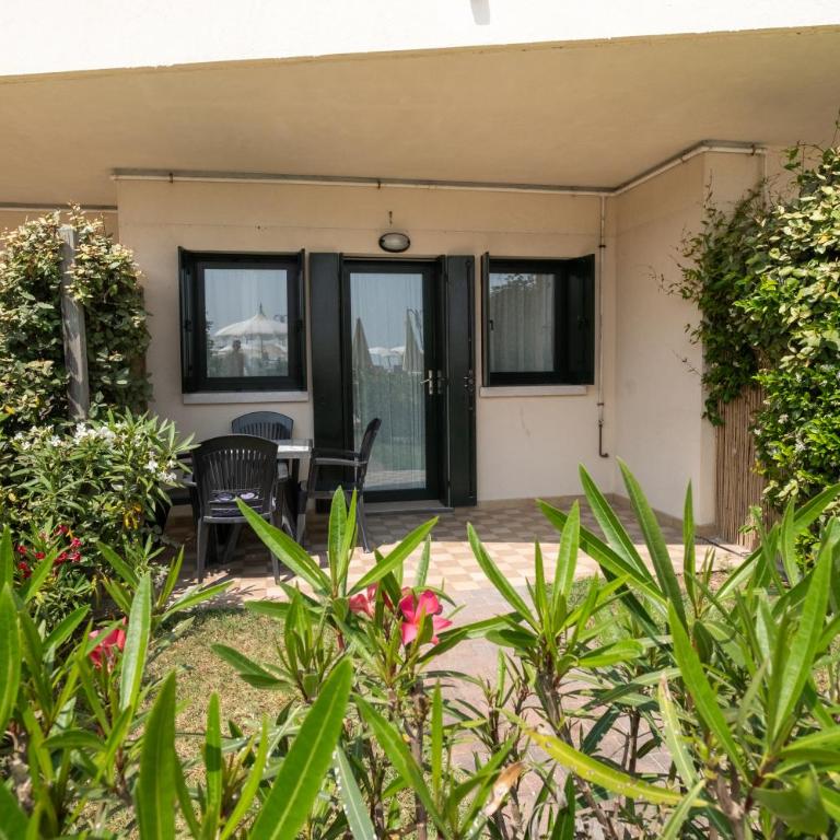 Eurobeach Residence - Two-Room Family Apartment with Private Garden facing the Pool – Ground Floor - 9