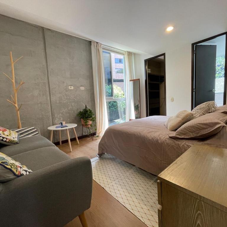 Modern & Calm Stay Near Provenza - Two-Bedroom Apartment - 3