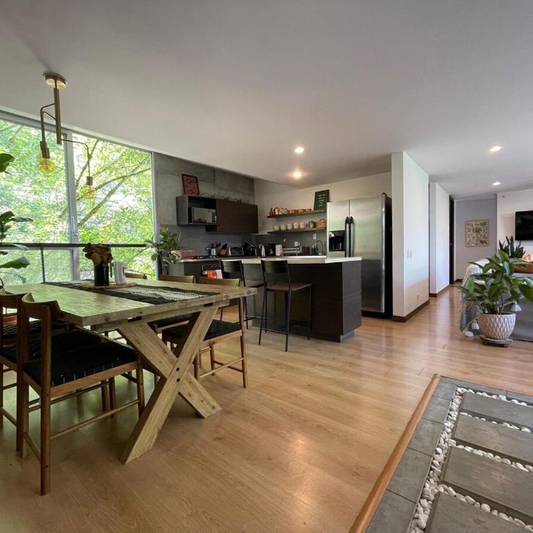 Modern & Calm Stay Near Provenza - Two-Bedroom Apartment - 6