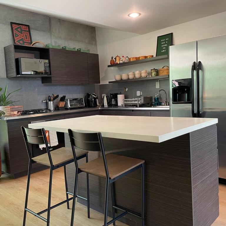 Modern & Calm Stay Near Provenza - Two-Bedroom Apartment - 8