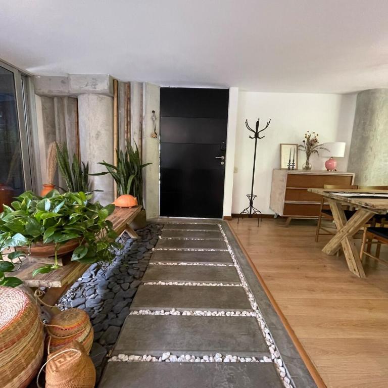 Modern & Calm Stay Near Provenza - Two-Bedroom Apartment - 12