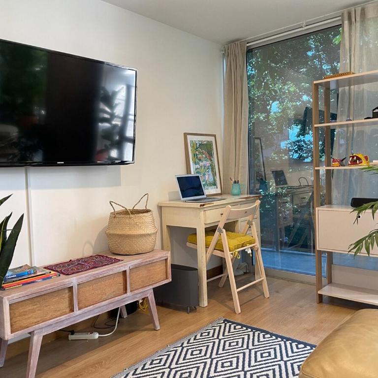 Modern & Calm Stay Near Provenza - Two-Bedroom Apartment - 17