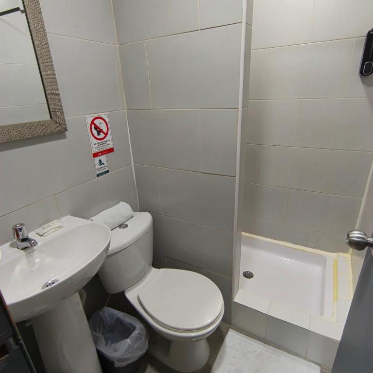 Poblado Park Guest House - Habitación Doble con baño privado - 1