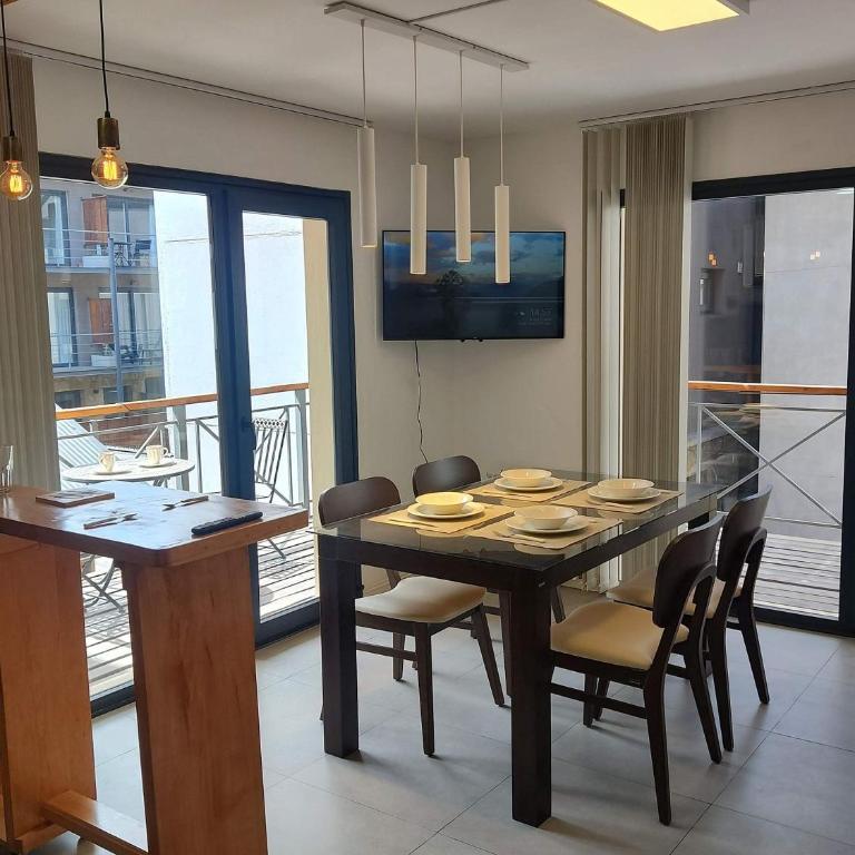 Cómodo depto con balcón y cochera en SMA - Apartamento con terraza - 4