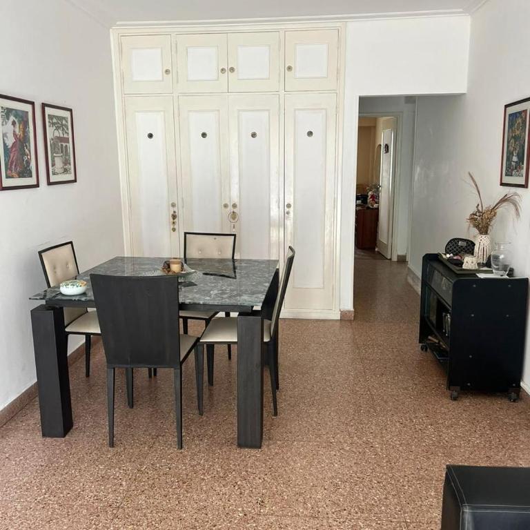 Departamento con balcón a dos cuadras de la playa - Apartamento de 2 dormitorios - 9