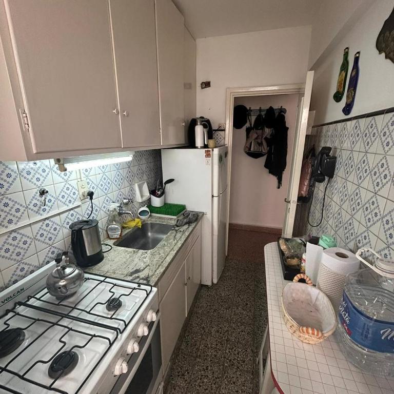 Departamento con balcón a dos cuadras de la playa - Apartamento de 2 dormitorios - 10