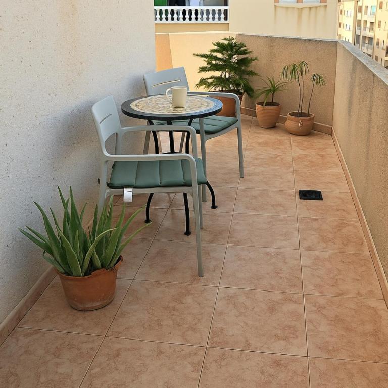 Sunny Penthouse with Large Terrace - Walk to Beach PMT25 - Apartamento de 2 dormitorios - 4