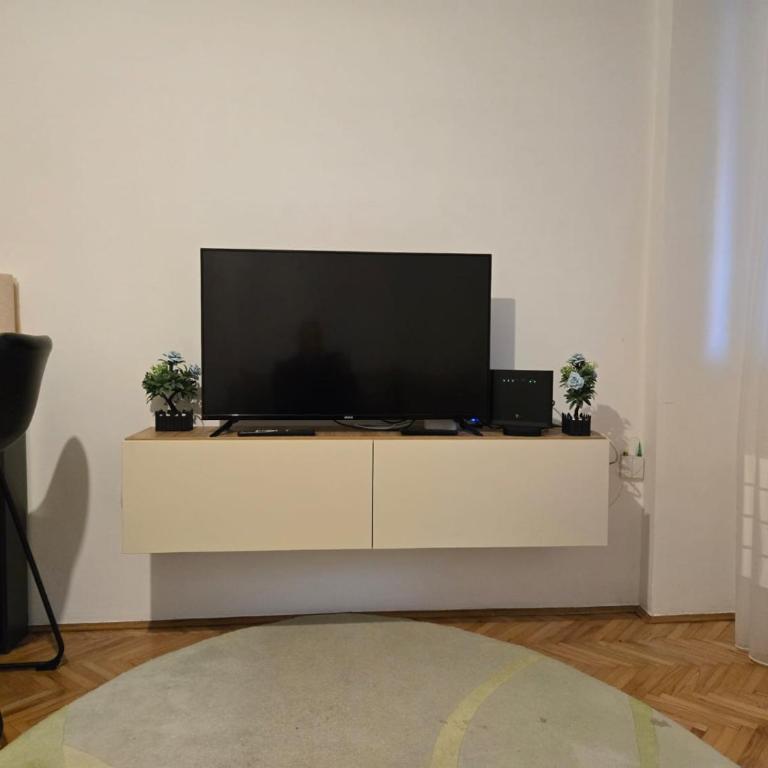Sena - One-Bedroom Apartment - 2