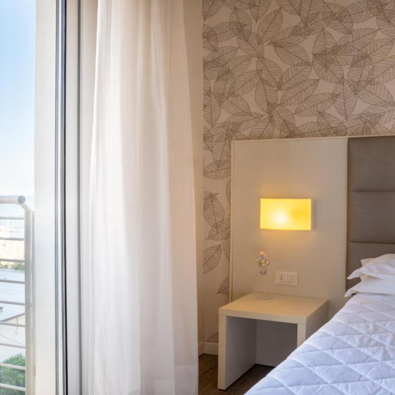 Hotel Columbia & Ninfea - Camera Matrimoniale/Doppia con Letti Singoli con Vista Mare Parziale - 3