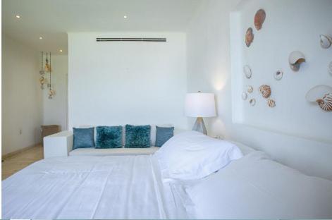 Xaman Ha beach House- steps from the beach! - Six-Bedroom House - 9