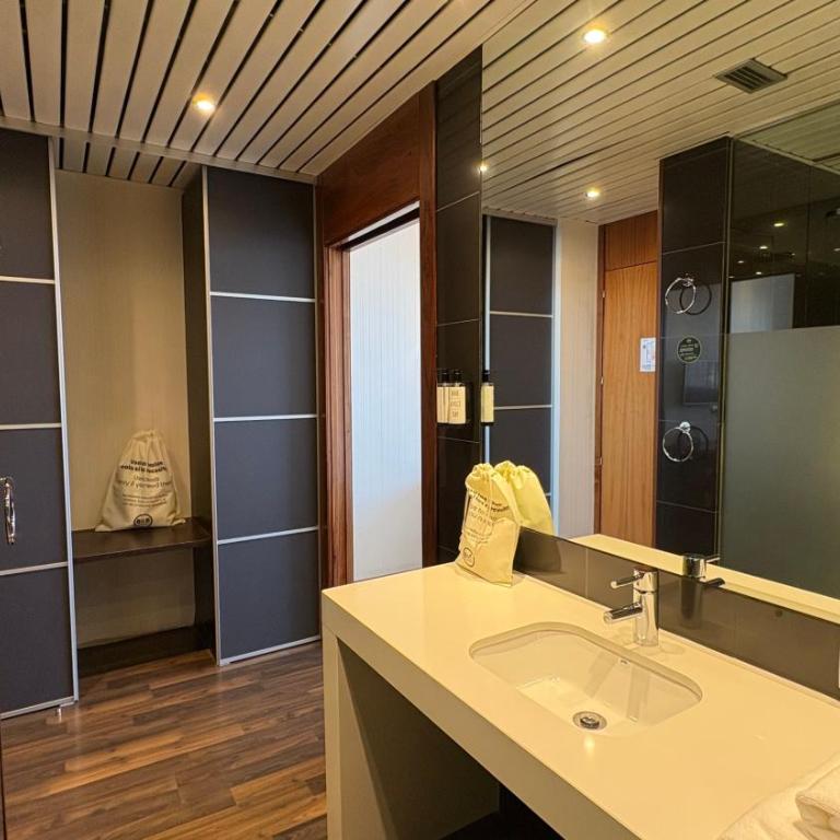 B&B HOTEL Burgos - Habitación Triple - 4