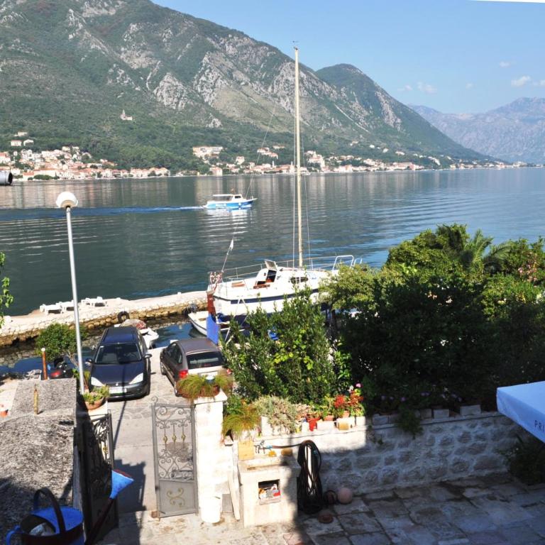 Captain's House in Dobrota - Apartment with Garden View - 9