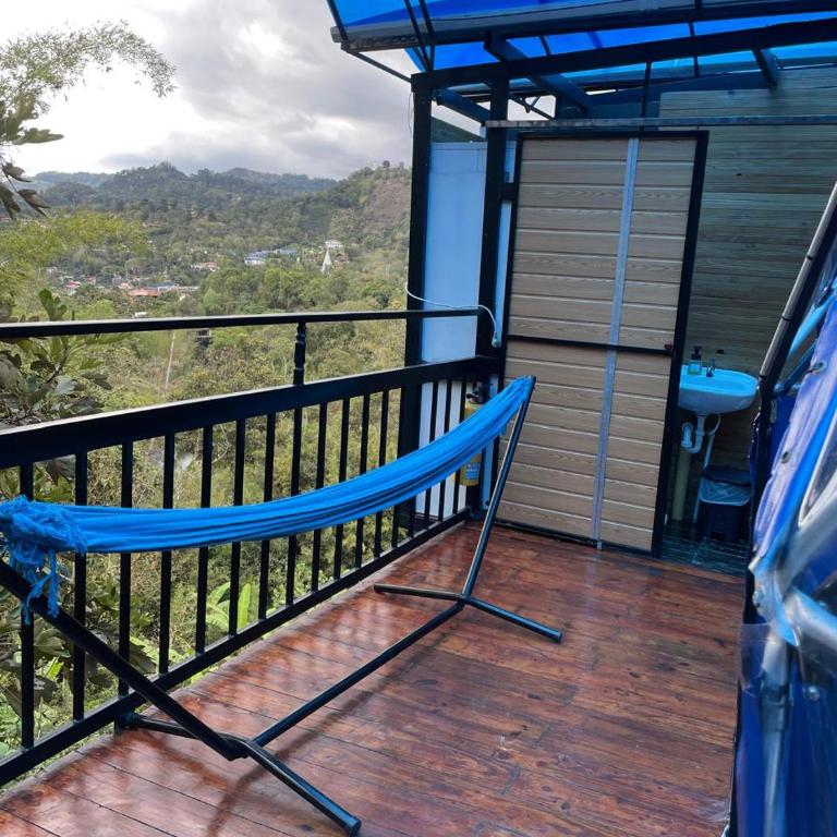 Villas del Rio Glamping - Habitación con cama extragrande y vistas a la montaña - 7