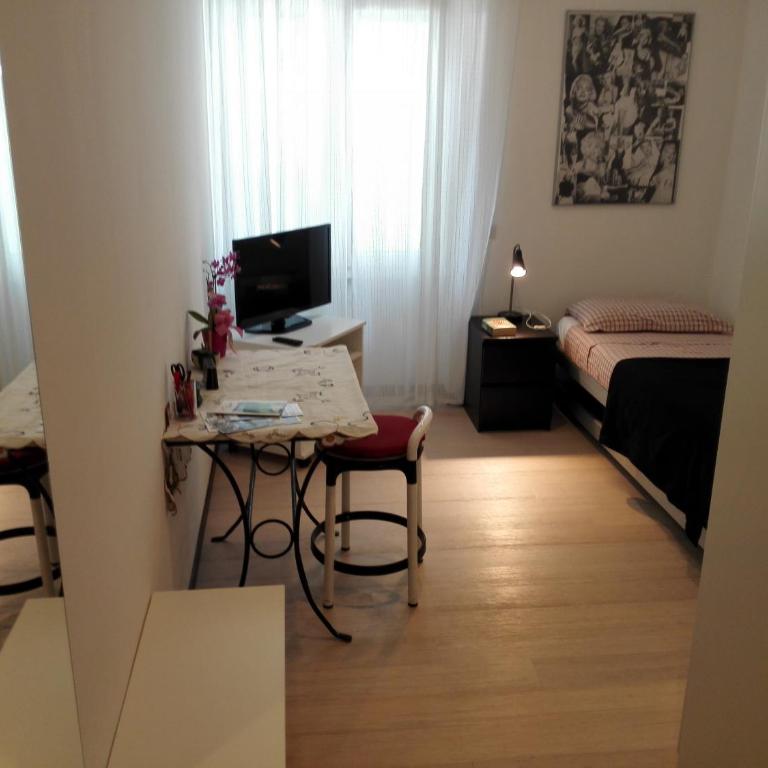 B&B Rosa Blu - Standard Single Room with Shower - 4