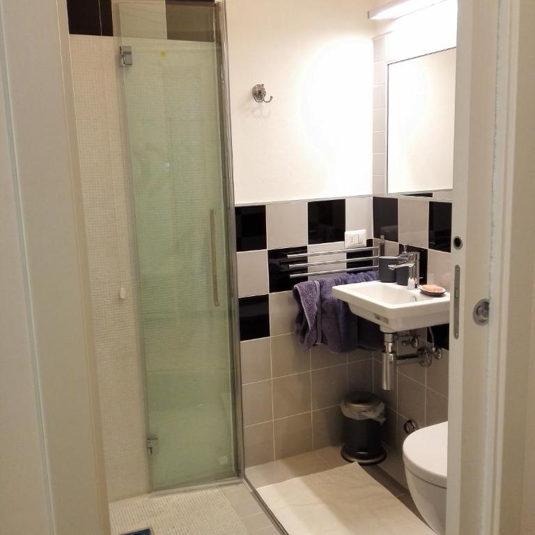 B&B Rosa Blu - Standard Single Room with Shower - 7