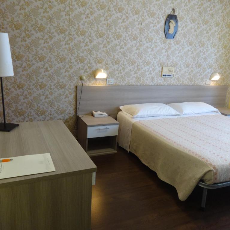 Hotel Saturno - Camera Matrimoniale - 8