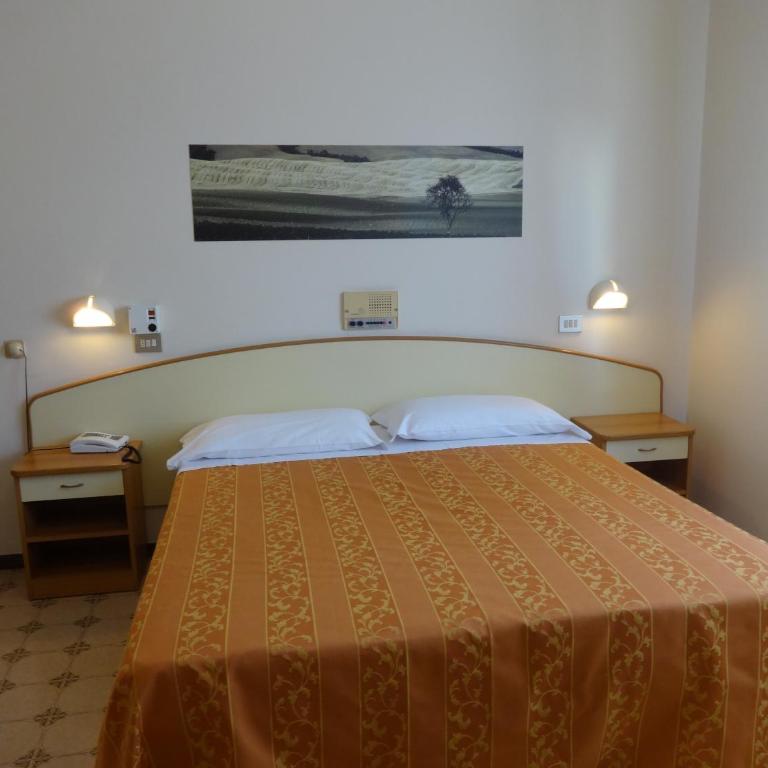 Hotel Saturno - Camera Matrimoniale - 11