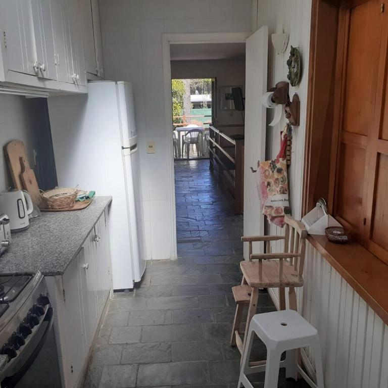 Casa en Montoya, Punta del Este, Uruguay - Casa de 5 dormitorios - 2