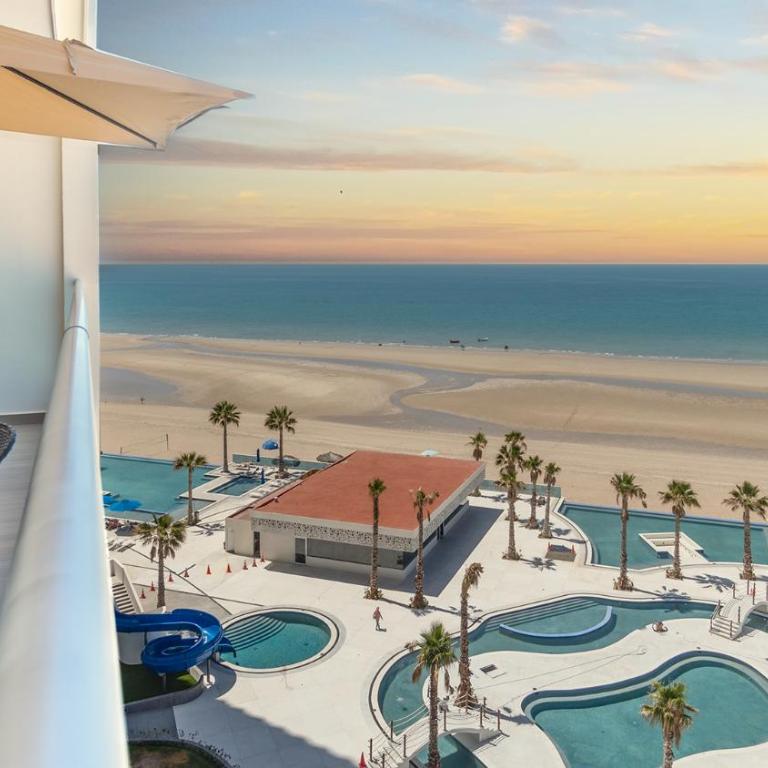 Beach Getaway 2 Bedroom Condo W802 - Vacation Home - 2