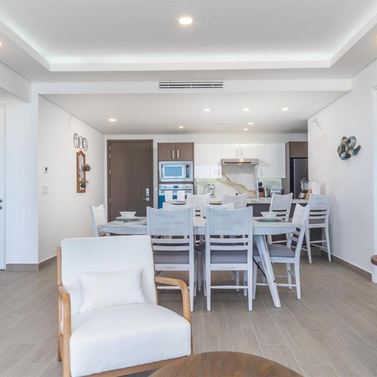 Beach Getaway 2 Bedroom Condo W802 - Vacation Home - 6