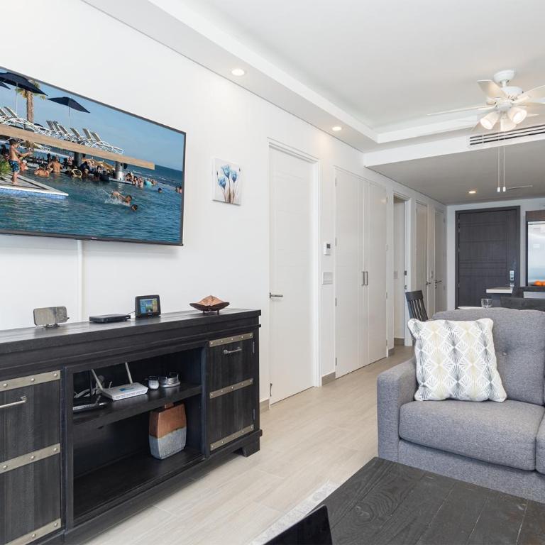 Splash in The New Lazy River and Sleep In Luxury Encantame Towers C 1203 - Vacation Home - 3