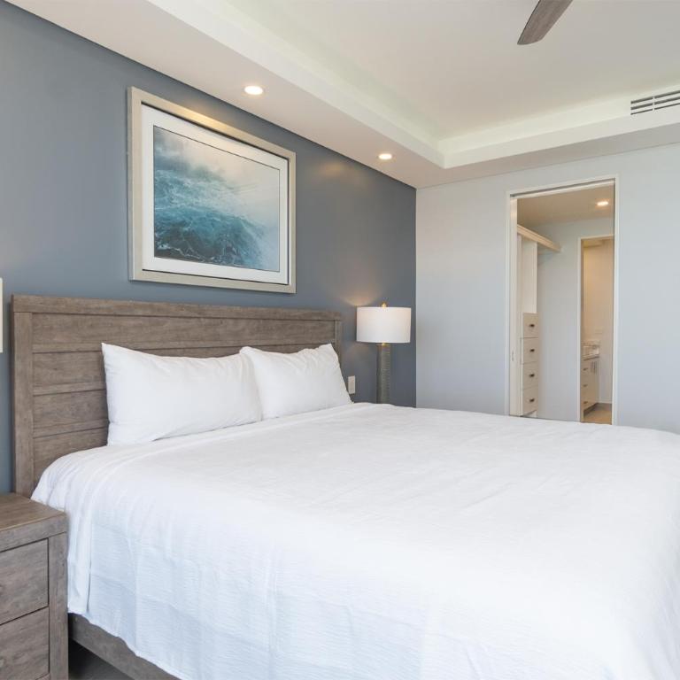 Breathtaking 2 BR 25 Bath Corner Beach Front Condominium Encantame 505 - Casa - 10