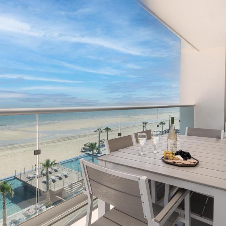 Breathtaking 2 BR 25 Bath Corner Beach Front Condominium Encantame 505 - Casa - 24