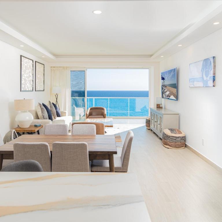 Sandy Paws 2 bedroom 2 bath Ocean Front Encantame Towers C1604 - Casa - 5